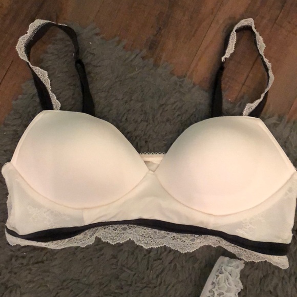 Bundle of bralettes. Size XL. Victoria Secret - Picture 2 of 4